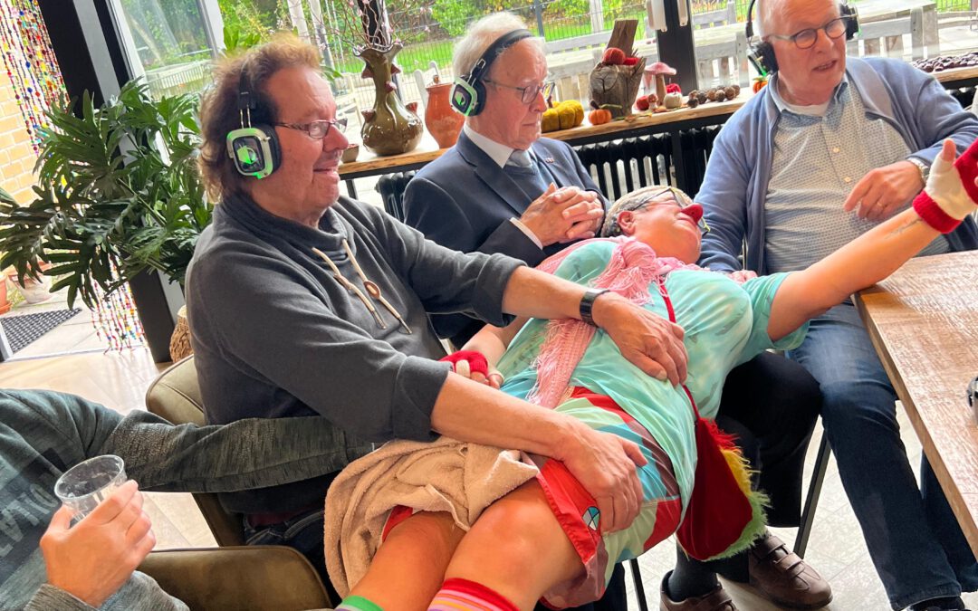 14-10-2025 ”silent Disco “ met clown Toedeloe en Dj Henri.